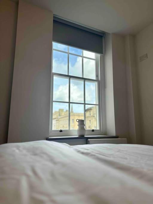 Haus Of Sulis, City Centre Apartment With Lift Access Bath Exterior photo